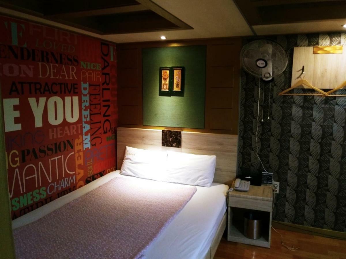 Umbrella Motel Seoul Bagian luar foto
