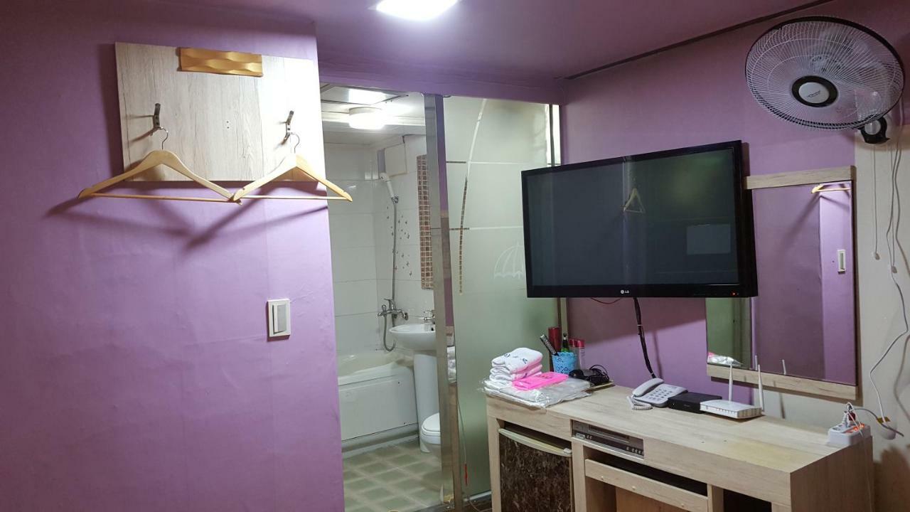 Umbrella Motel Seoul Bagian luar foto